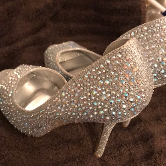 *NEW* Deb high heels - Picture 2 of 5